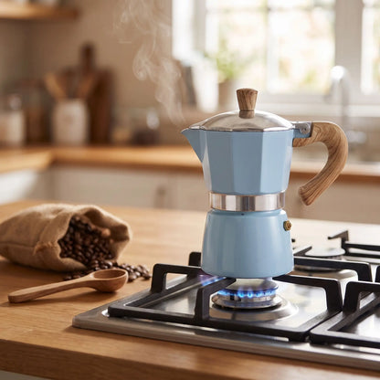 Cafetière à l'italienne Compacta moka bleue poignée bois chauffant sur gazinière