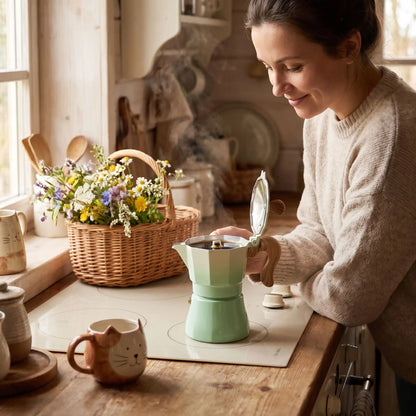 Cafetière italienne | La Piccola verte sur plaque vitrocéramique.