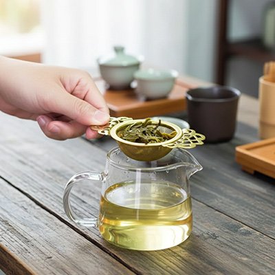 Infusion Sencha Passoire à Thé Arabesque au-dessus carafe en verre